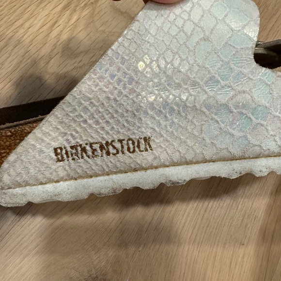 Birkenstock shiny snake cream sandal - Picture 4 of 6